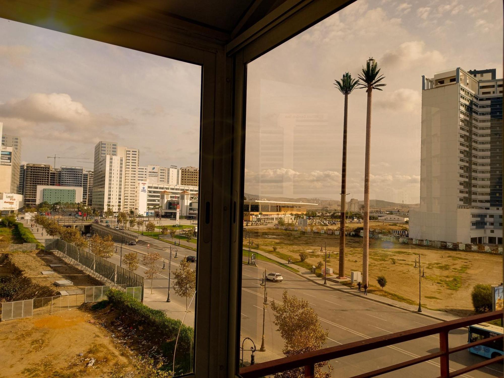 Nouveau Appartement Au Plein Centre Ville En Face Hilton & La Gare De Train Tgv M2 タンジェ エクステリア 写真